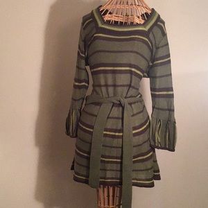 Cute Green Sweater, Good with leggings or 👖& 👠’s